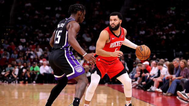 Rockets guard Fred VanVleet handles the ball against Sacramento Kings guard Davion Mitchell (15) during the second quarter at Toyota Center.